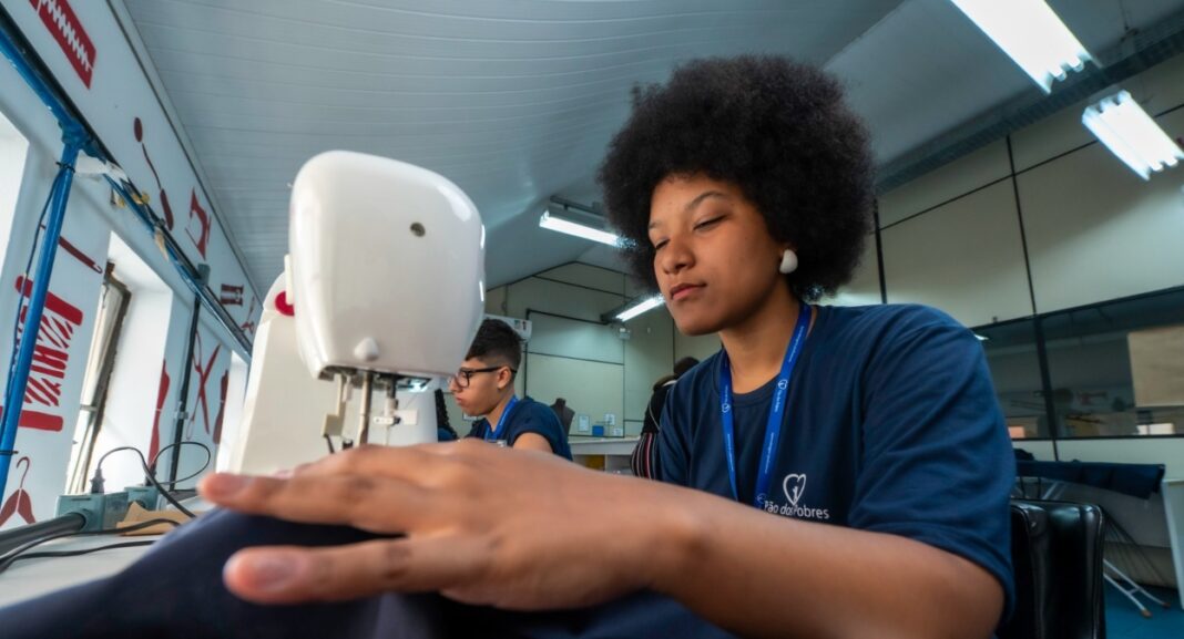 Curso de Corte, Costura e Modelagem Sustentável